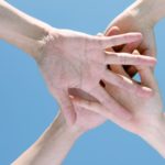 「団結する」って英語で言うと?