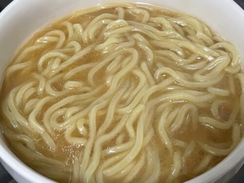 「麺が伸びる」って英語で言うと？